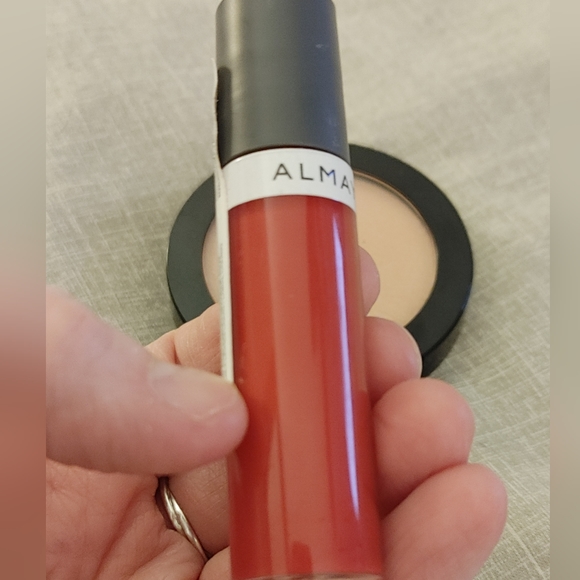 ALMAY LIP GLOSS AND WET N WILD ICON BLUSH BUNDLE - Picture 4 of 6